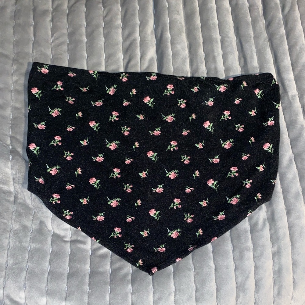 Strapless flower top🌸